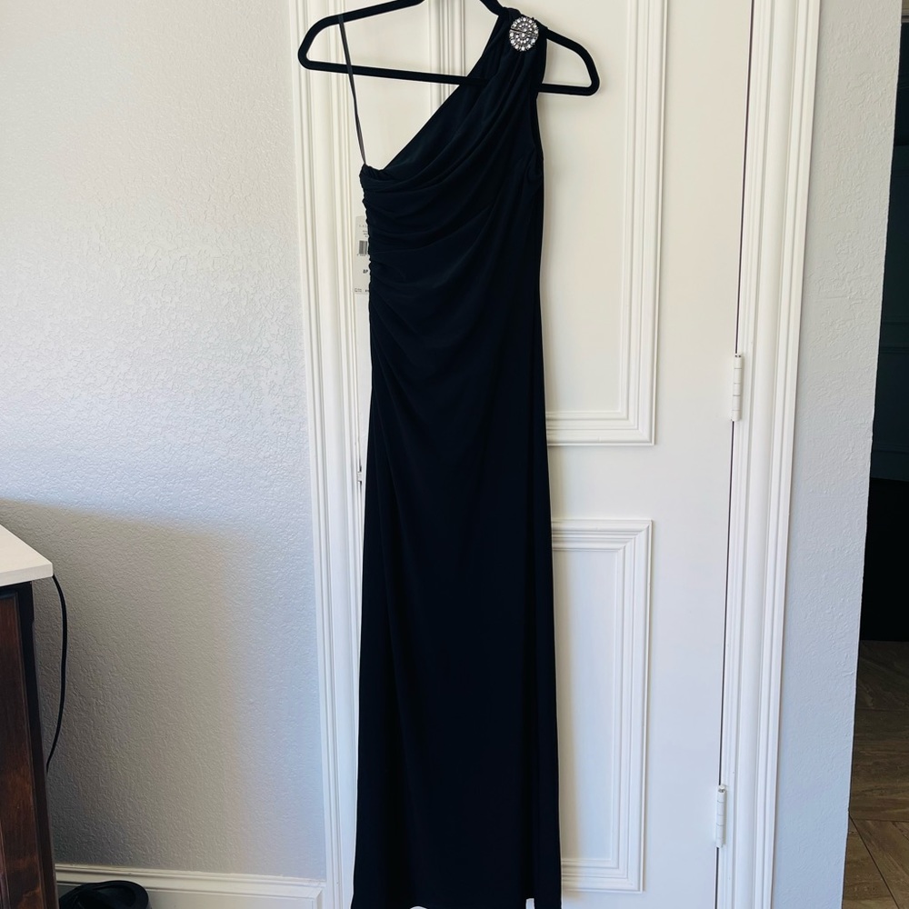 Black Lauren by Ralph Lauren evening dress. Never worn, tags still on. Sz. 8P